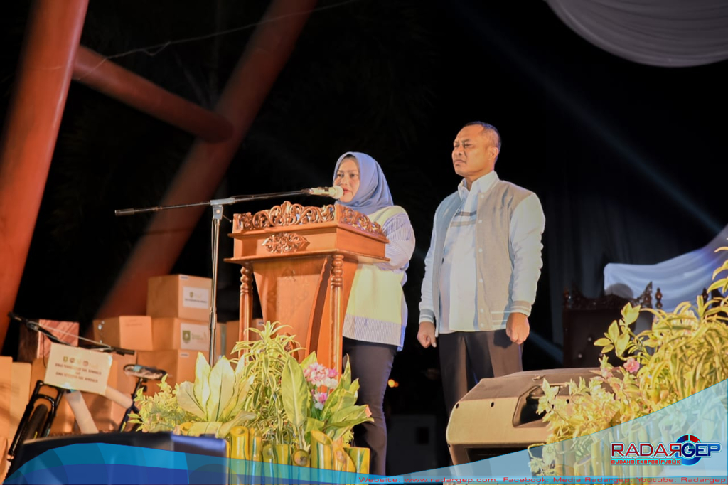 Masyarakat Tumpah Ruah Pada Paripurna 3 Tahun Kepemimpinan Bupati Kasmarni dan Bagus Santoso